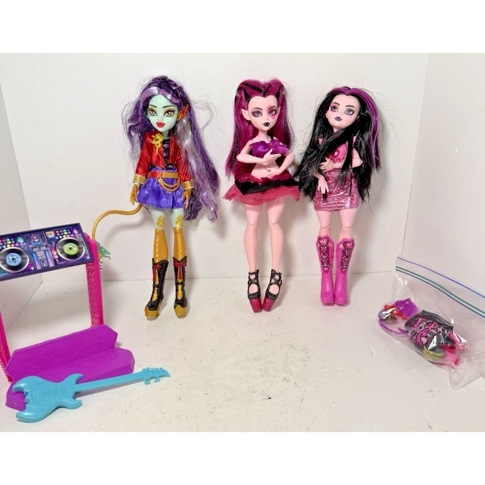 Lot of 3 Monster HIgh Dolls Draculaura Skulltimate Jinafire Dragon W/Accessories